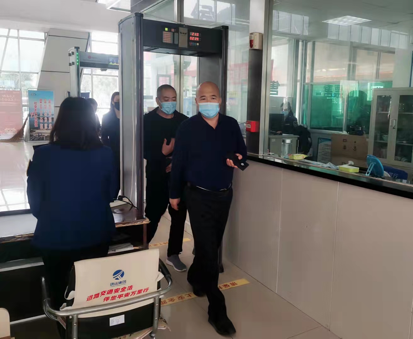 國慶節(jié)劉玉合帶隊慰問遷西運輸分公司一線職工.jpg