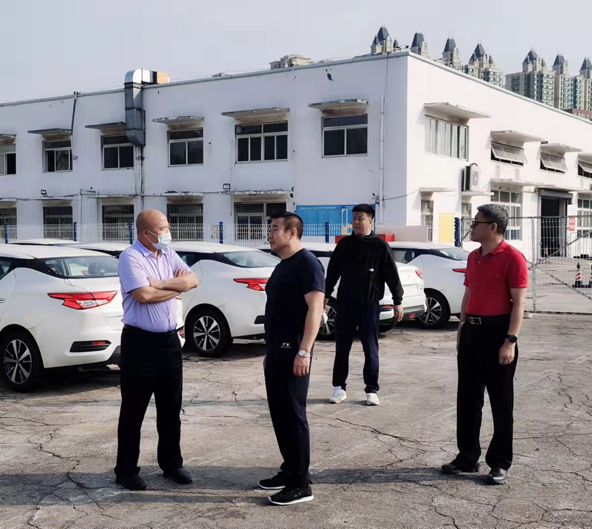 國慶節(jié)劉玉合帶隊慰問嘉盛公司一線職工.jpg